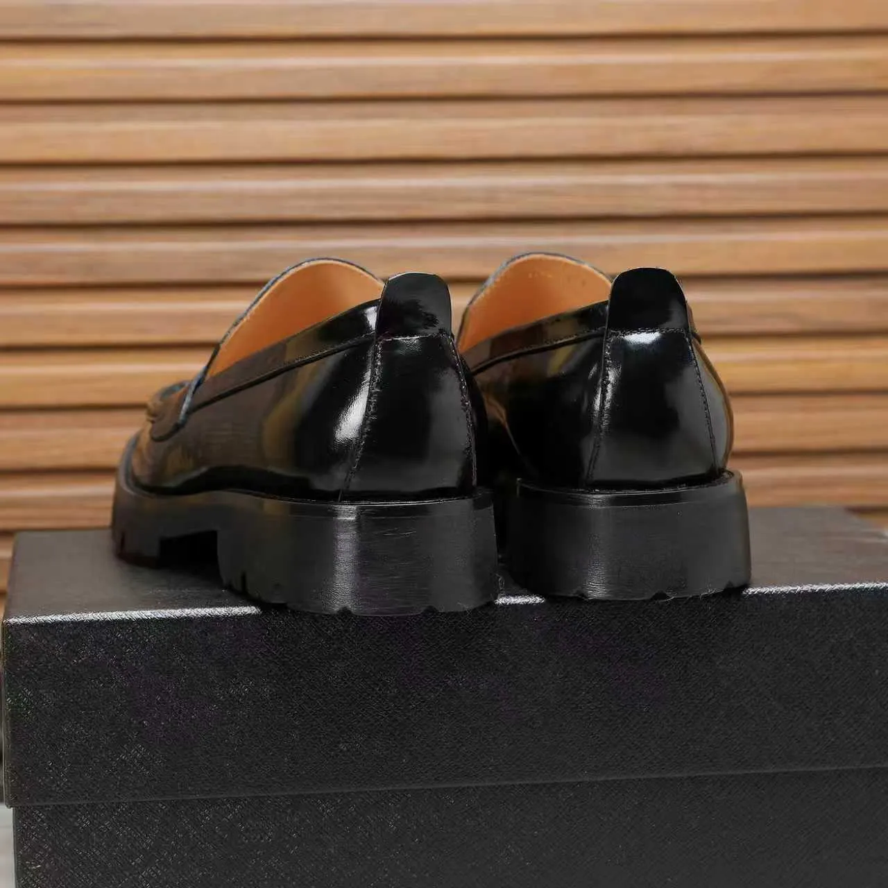 Men's shoes 💰540 💰💰🎩🎩【Prada】Counter 1:1⬆️original reproduction, absolute quality🆗original outsole, high-quality imported rubber, wear-resistant and non-slip, never degummed, upper material: imported first-layer cowhide➕anti-slip foam outsole, official website material, inner material: water-dyed leather lining, 6 colors available! Code number 38-45